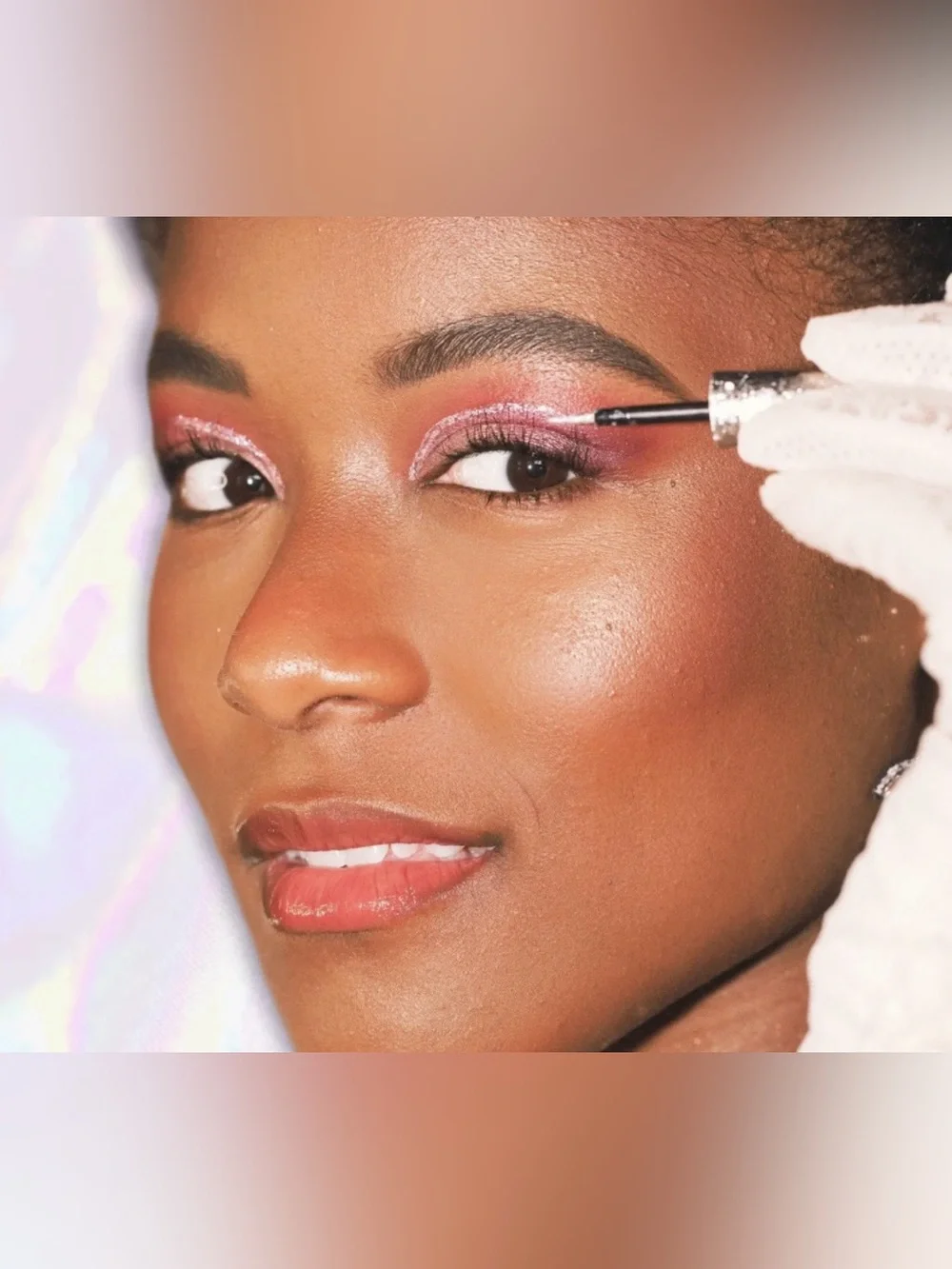 Holographic liquid eyeliner
